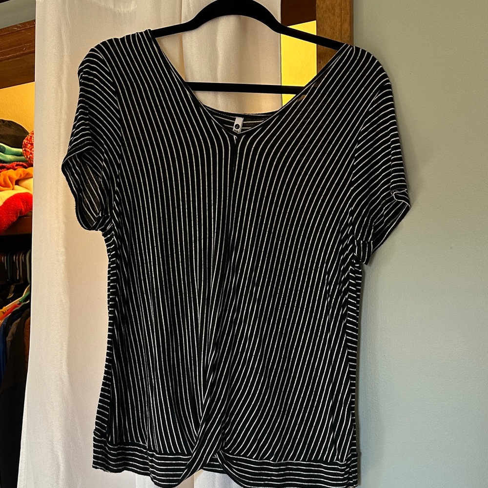 Leo & Nicole Black and White Pinstripe Short Sleeve Top